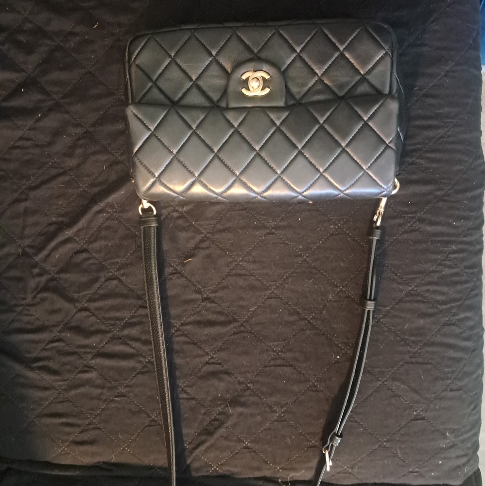 CHANEL VINTAGE LAMBSKIN BAG - Picture 1 of 6